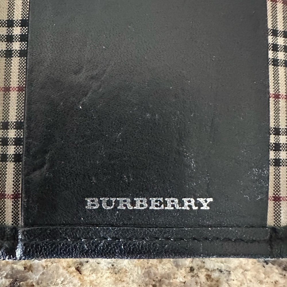 Burberry Black Key Card Holder with Textured Design - Picture 5 of 7